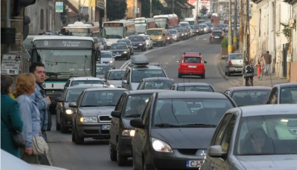 Boc kitalálta, hogy lehet felszámolni a reggeli forgalmi dugót