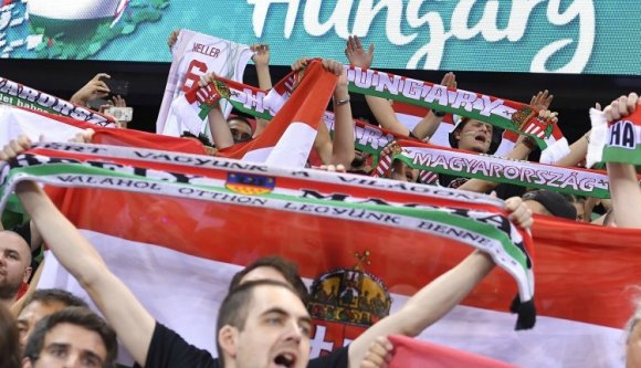 Magyar zászlót égettek a román szurkolók Kolozsváron