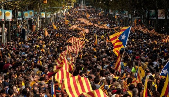 A spanyol állam behajtja a 2014-es függetlenségi referendum költségeit a katalán vezetőkön