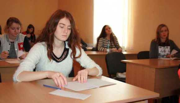 Kisebbségellenes az ukrán oktatási törvény, tiltakoznak a kárpátaljai magyarok