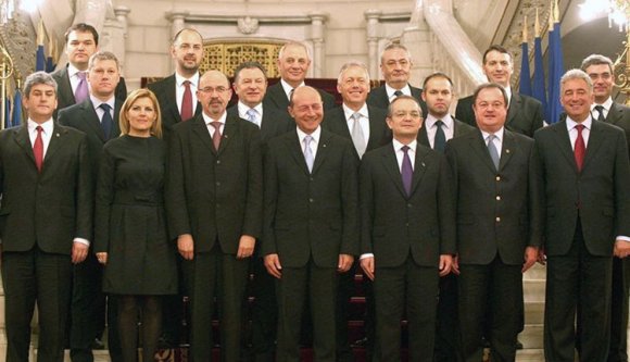 Vizsgálóbizottság: Băsescu és a Boc-kormány elcsalták a 2009-es elnökválasztást