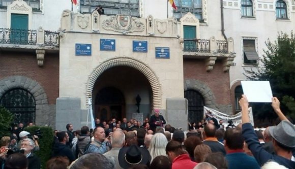 Visszafogott, de markáns üzeneteket megfogalmazó tüntetés volt Vásárhelyen