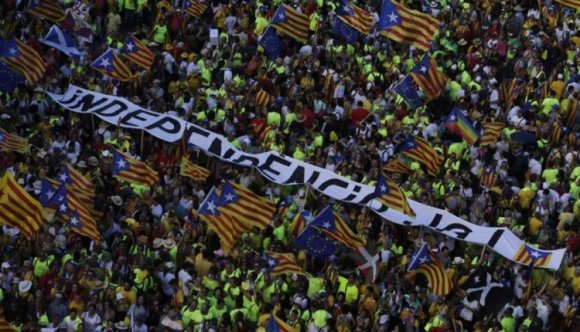 Százezrek tüntettek Katalónia függetlenségéért