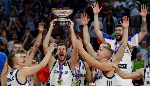 Az európai kosárlabdázás csodagyereke Eb-győzelemre vezetett egy kis országot