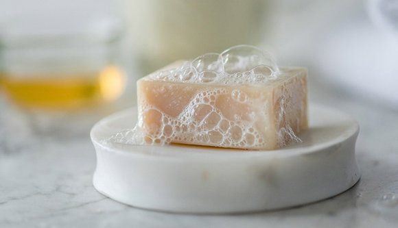 Statisztika: havonta átlagosan másfél lej jut szappanra, ennek kilencszerese parfümre