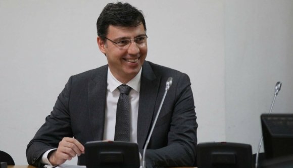 Köteleznék a munkaadókat a bérek szinten tartására