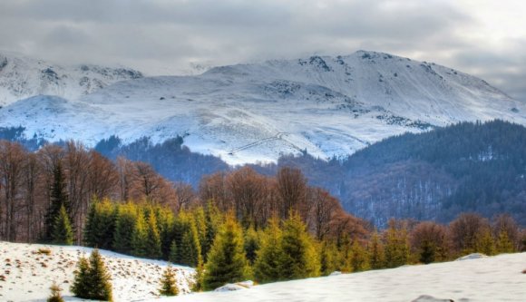 Tényleg vége a nyárnak: havazott a Szárkő-hegységben