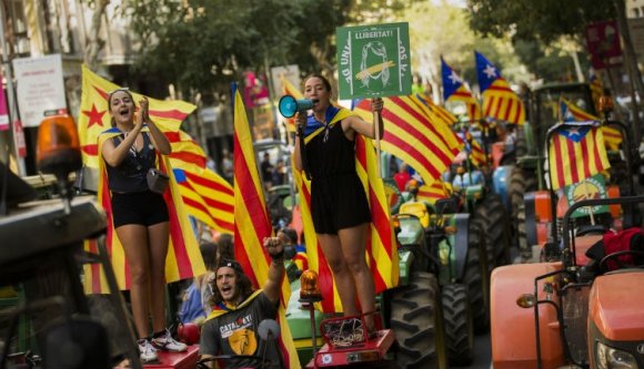 Fesztiválhangulatban zárták a függetlenségi kampányt Katalóniában