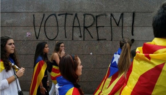 Katalán népszavazás: frontális támadást indítottak a spanyol hatóságok