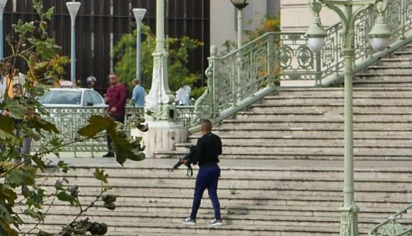 Két nőt késeltek halálra Marseilleben – A támadót lelőtték (FRISSÍTETT)