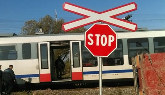 Vonattal ütközött egy személyautó Zsögödnél