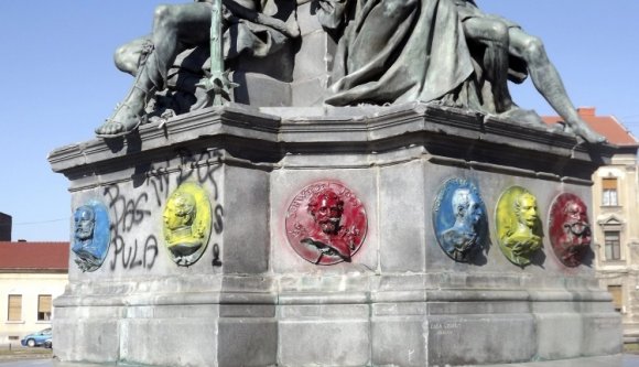 Interneten toboroznak a magyar megemlékezés „ellensúlyozására” az aradi román szélsőségesek