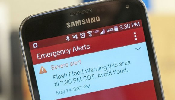 Eldőlt: jön a mobiltelefonos vészjelzőrendszer