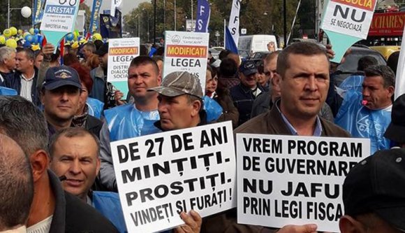 A kormány mindenképp az alkalmazottakra hárítaná a teljes tb-t