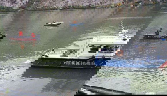 Nem találták meg szombaton a Dunába zuhant autót