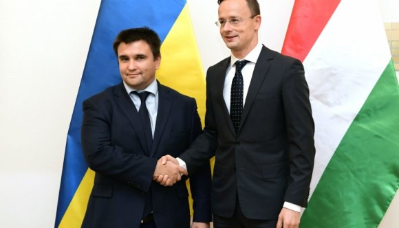 Szijjártó: nehogy már az ukránok akarják megmondani, mi a jó a kárpátaljai magyaroknak