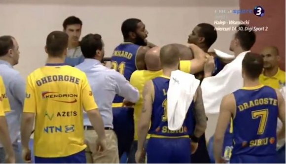 Azt ismerik, amikor a szebeni kosárcsapat két amerikai játékosa összeverekszik?