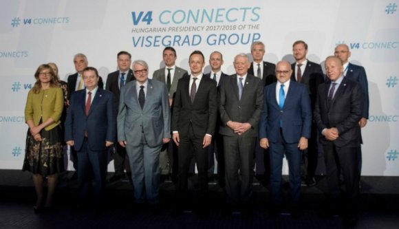 Szó sincs arról, hogy Románia csatlakozna a V4-ekhez