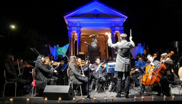Ave Mariával kísérték a gyertyagyújtást a Házsongárdban (VIDEÓ)