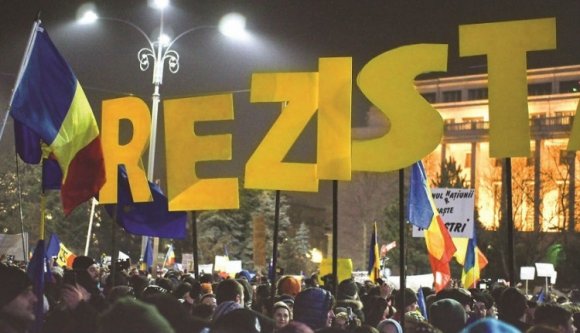 Tüntetéseket hirdettek az igazságügyi törvények módosítása ellen