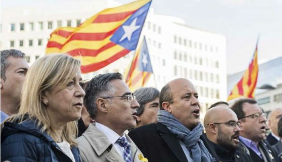 Brüsszelbe vonultak tiltakozni a katalán polgármesterek