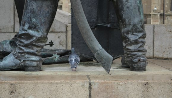 Gergely Balázsék feljelentést tettek a Mátyás-szobor megrongálása miatt