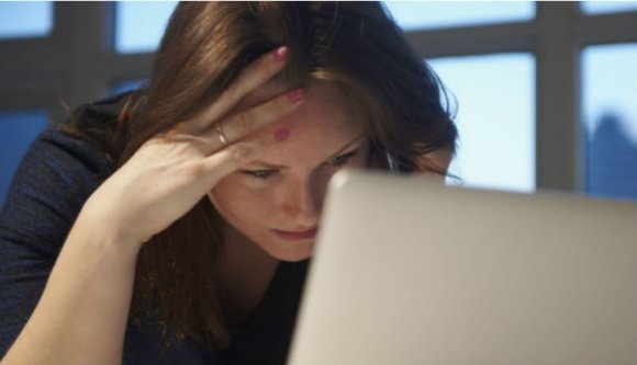 Elképesztő ötlettel állt elő a Facebook a „bosszúpornó” megelőzésére