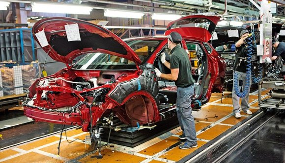 Az EP kötelezővé tenné az életmentő vezetéstámogató rendszereket az új autókban