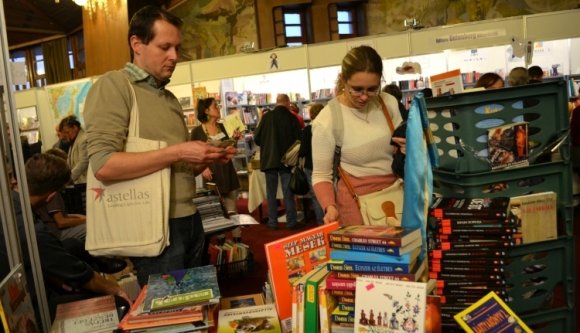 „Olvasómozgalom” a marosvásárhelyi könyvvásáron