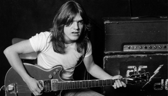 Meghalt az AC/DC alapító gitárosa, Malcolm Young