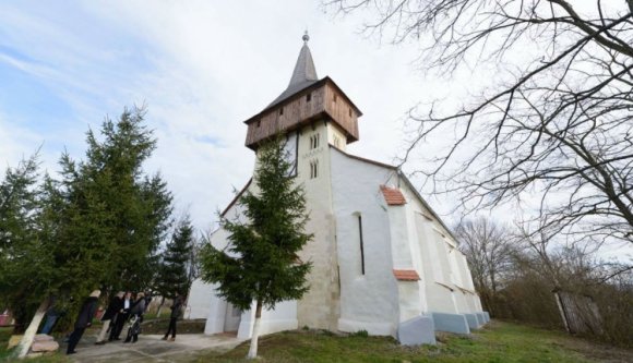 Árpád-kori részeket is tartalmazó felújított református templomot avattak Küküllőváron