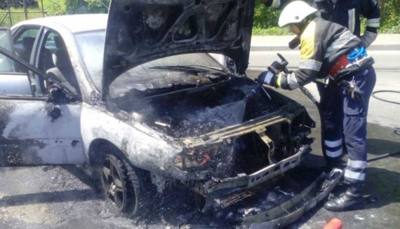 FRISSÍTVE: Egy belga állampolgáré az autóban talált szénné égett holttest