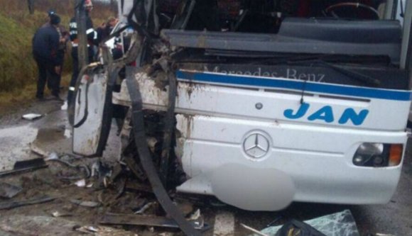 Kamionnal ütközött egy autóbusz Máramarosban