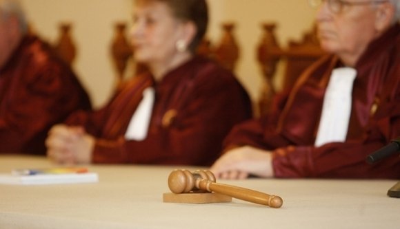 Az alkotmánybíróságon torpedózna meg egy törvénymódosítást Iohannis