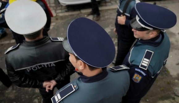 Bűnözőnek hitt ártatlanokat vertek péppé a rendőrök