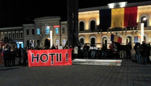 Tüntetnek Kolozsváron és Bukarestben
