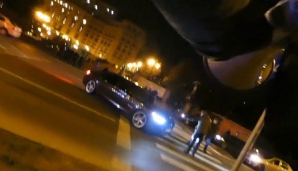 Vizsgálatot indított a rendőrség a tüntetőket „gázoló” PSD-képviselő ellen