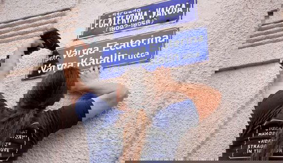 Bíróságra viheti a vásárhelyi utcanévtáblák ügyét a prefektus