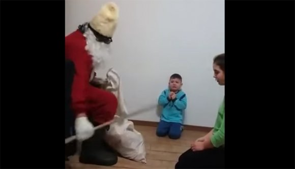 Mikulásnak öltözött férfi bántalmazott kisgyerekeket Borgóbesztercén