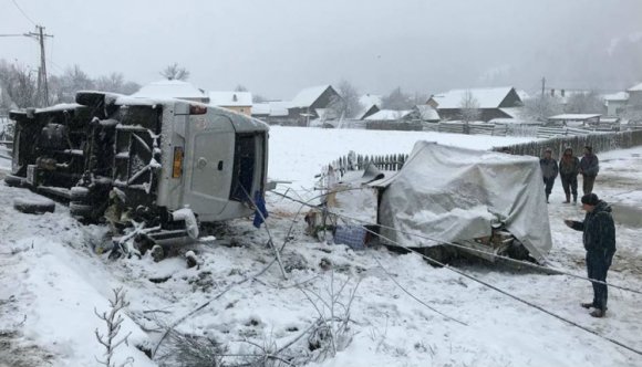 A csíkszeredai és a marosvásárhelyi kórházban ápolják a buszbaleset sérültjeit