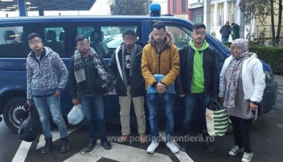 Mikrobuszba rejtőzve akartak közel-keleti határsértők átjutni a határon