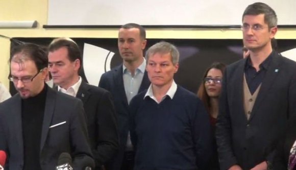 Kormányellenes tüntetésre szólítanak az ellenzéki vezetők