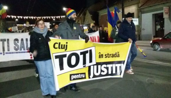 Az ellenzéki pártok vezérei is elvegyültek a kormányellenes tüntetők közt