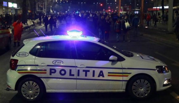 Kamuprofilokkal szólítják fegyverkezésre a tüntetőket?