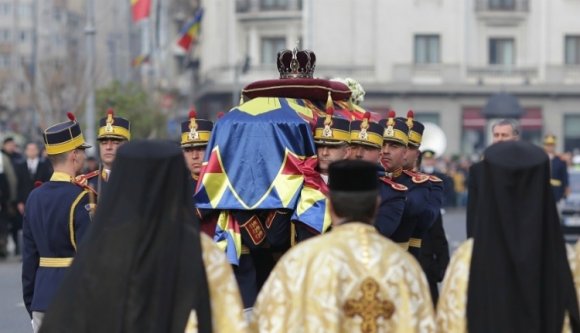 Eltemették Mihály királyt