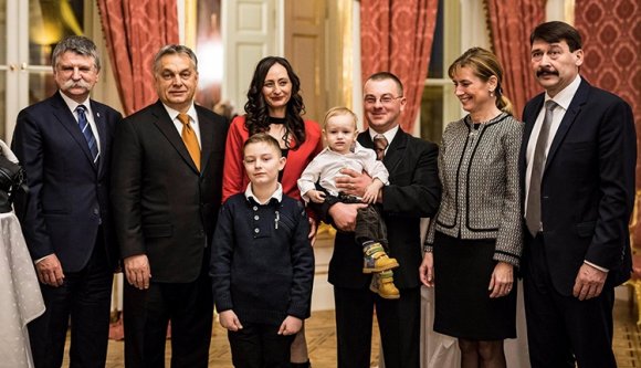 A teljes magyar államvezetés ünnepelte az egymilliomodik külhoni magyar állampolgárt