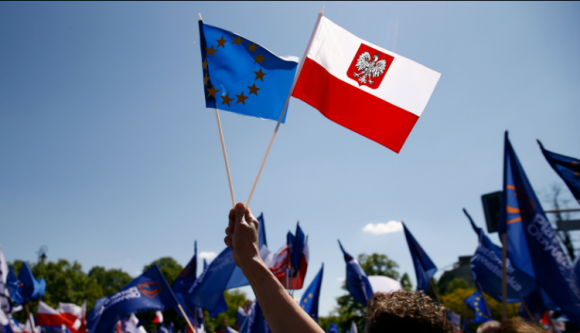 A lengyelek megkapták karácsonyra az uniós atomot