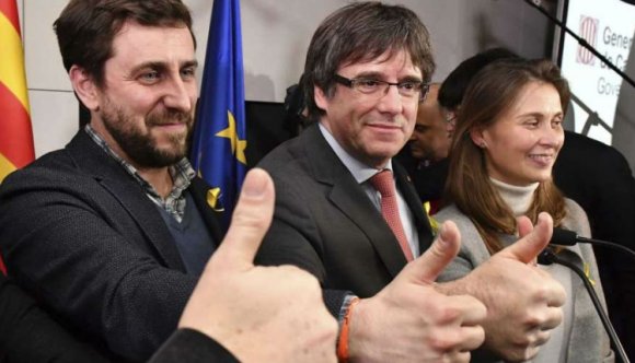 Bár a liberálisok nyertek, a függetlenségpárti erők szereztek többséget a katalán törvényhozásban