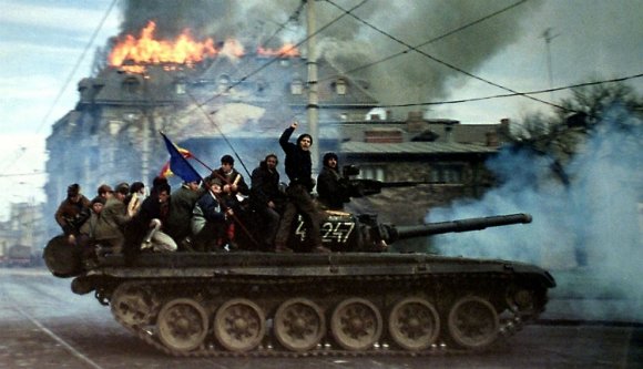 A szekuritaté és az ellopott forradalom