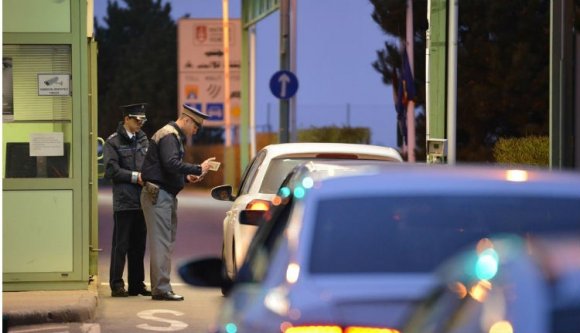 Több mint kétmillióan lépték át a román határt az ünnepek alatt